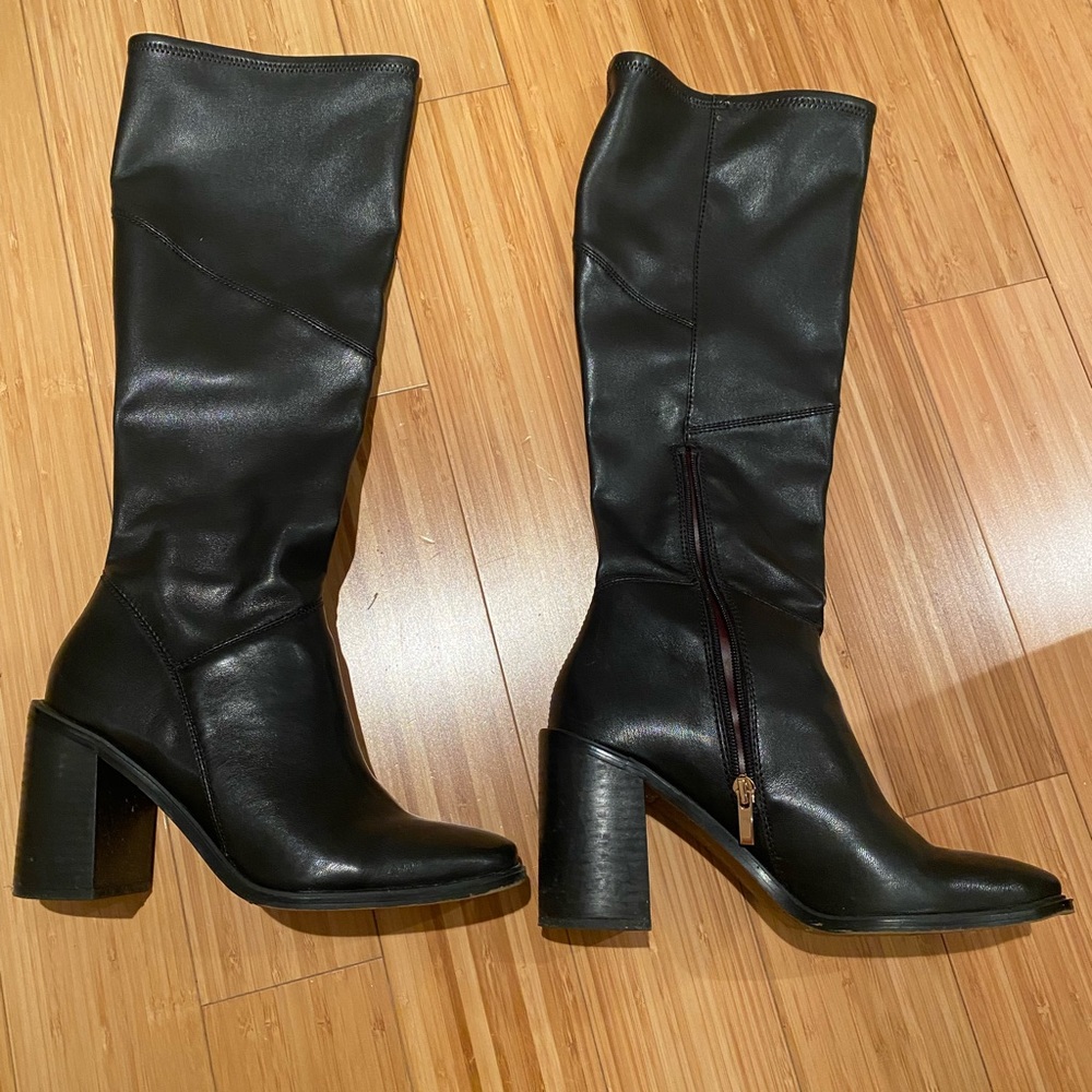 Faux leather boots in black